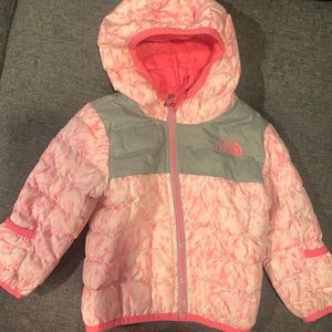 North face girls puffer jacket
